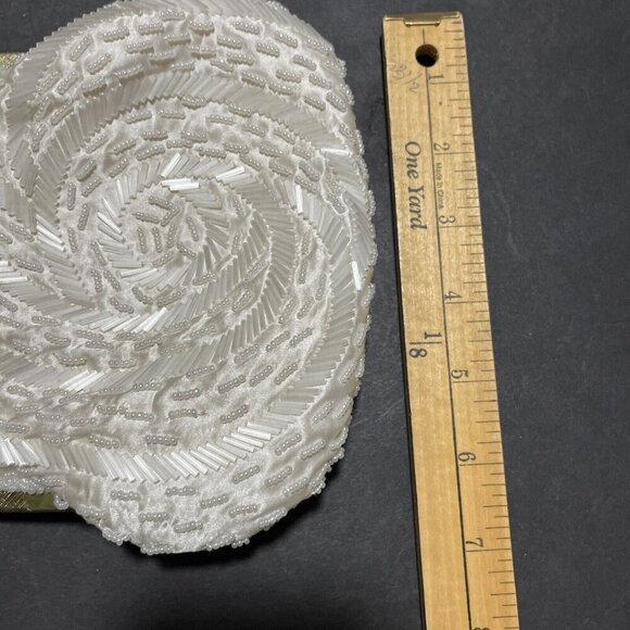 La Regale White Evening Bag Purse Vintage Beaded White Gold Tone Chain Clutch​ - Picture 9 of 9